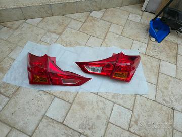 FANALI POSTERIORI TOYOTA AURIS 2015