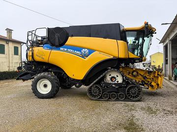 Mietitrebbia new holland CR 8080 anno 2014