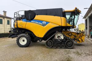 Mietitrebbia new holland CR 8080 anno 2014