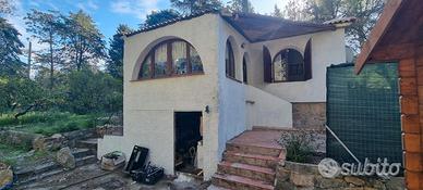 Villa Indipendente con Dependance