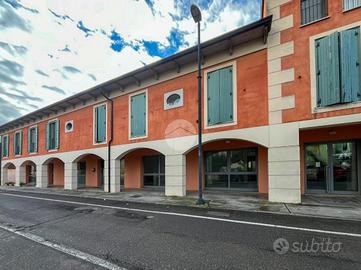 NEGOZIO A ACQUAFREDDA