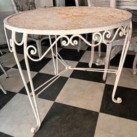 Tavolo e sedie in ferro