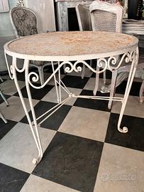 Tavolo e sedie in ferro