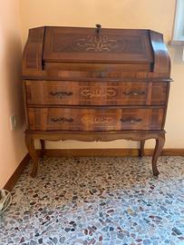 Scrivania in stile