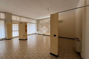 NEGOZIO A BUSSOLENGO