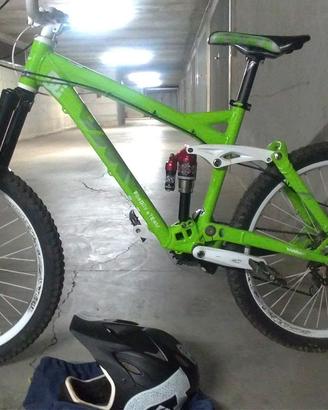 Bicicletta umf freddy team downhill