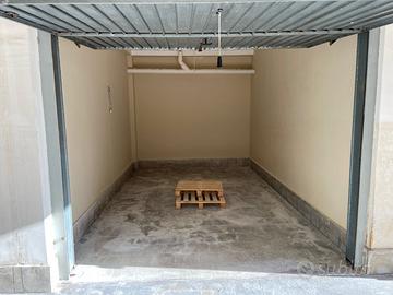 Garage 17 mq + 2 Posti Auto 27 mq