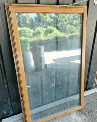 Finestra in legno con ribalta + zanzariera