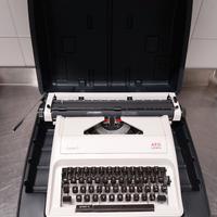 Macchina da scrivere Aeg Olympia Carina  3