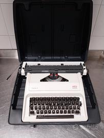 Macchina da scrivere Aeg Olympia Carina  3