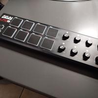 AKAI LPD8 MIDI Controller