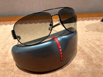 Occhiali da sole usati Prada