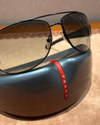 Occhiali da sole usati Prada