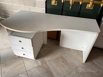 Scrivania e cassettiera