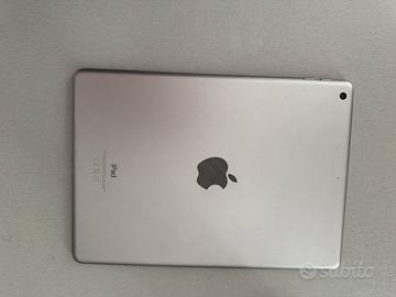 Apple iPad 6ª gen 9.7" argento Wi-Fi - 32 gig