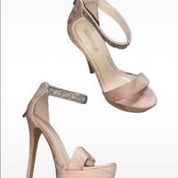 Scarpe con tacco aperte e cinturino