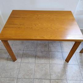Tavolo in legno + 4 sedie - 90€