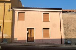 Guspini - Indipendente con cortile retrostante