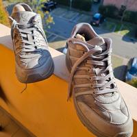 Scarpa ginnastica grigia