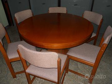 Tavolo in legno e 6 sedie