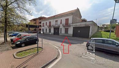 Palazzo / Stabile di 920 m² con più di 5 locali a 
