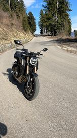 Honda cb 650 r