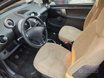 Peugeot 107 sweet years antracite