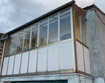 Veranda in alluminio completa di portoncino