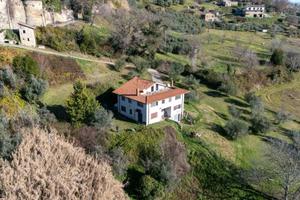 Villa di 114 m² con più di 5 locali a Poggio Nativ