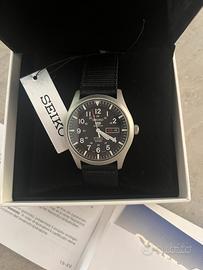 Seiko 5 Sports Automatico SNZG15K1 - Full Set