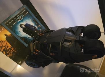 batmobile tumbler in metallo scala 1:18