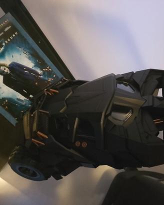 batmobile tumbler in metallo scala 1:18
