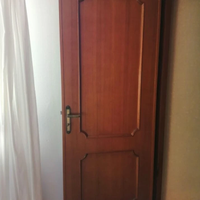 5 porte in legno, 2 col vetro satinato e 3 legno