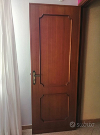 5 porte in legno, 2 col vetro satinato e 3 legno