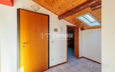 Bilocale mansardato ultimo piano