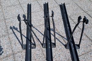 Tre portabiciclette Peruzzo per barre da tetto 