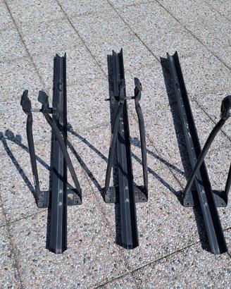 Tre portabiciclette Peruzzo per barre da tetto 