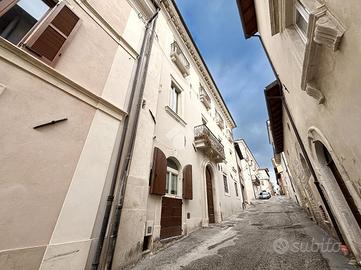 2 LOCALI A L'AQUILA