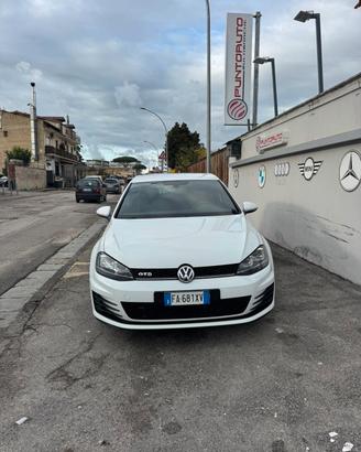 Volkswagen Golf VII 2013 3p 2.0 tdi Gtd