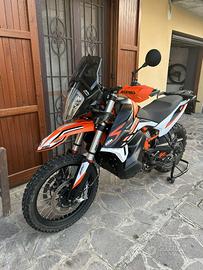 KTM Adventure 890 R superaccessoriata