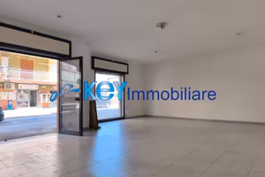 LOCALE COMMERCIALE 60MQ A QUARTO ZONA RESIDENZIALE