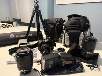 Fotocamera digit. Reflex Nikon D5300 accessoriata