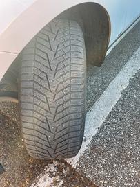 Gomme invernali yokohama LR Velar