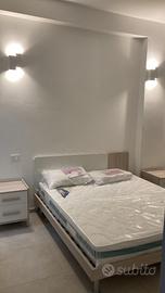 Struttura letto con due comodini