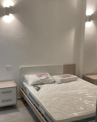 Struttura letto con due comodini