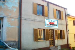 Casa indipendente con giardino e box auto