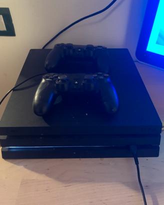 PS4 Pro 1TB + 2 controller originali + giochi