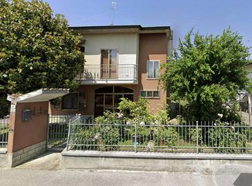 Immobile in asta di 270 m² con 4 locali e box auto