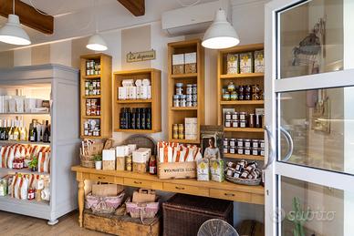 "La Dispensa" attività di gastronomia