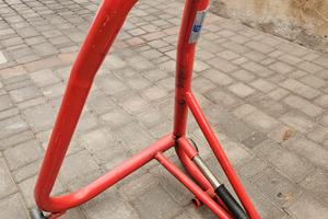 Cavalletto posteriore moto monobraccio 